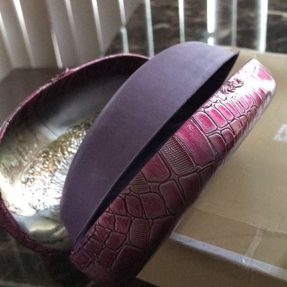 Vintage Jennifer Lopez sunglasses with free large case